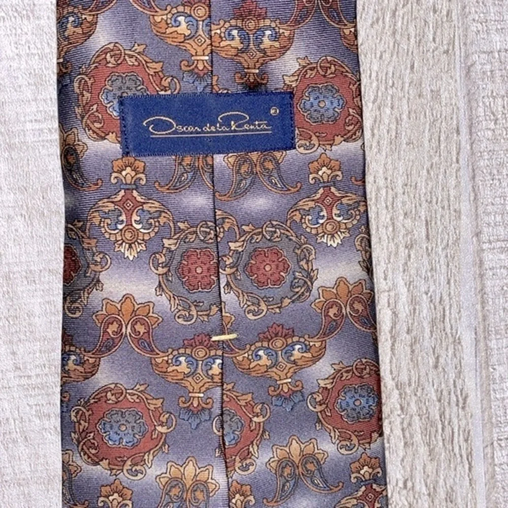 Oscar De La Renta paisley silk tie